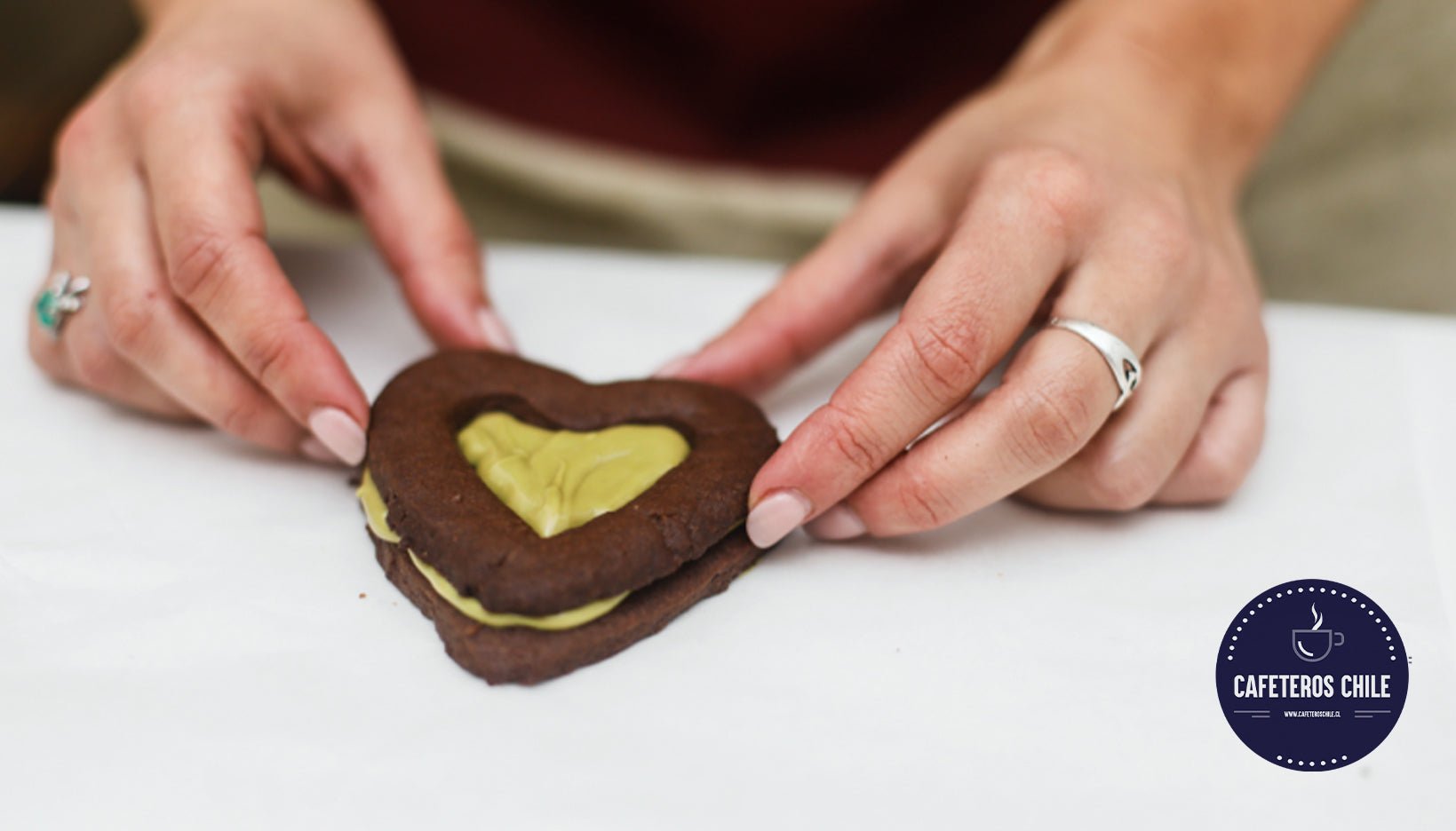 Galletas de chocolate con corazón de crema de Pistì - Cafeteros Chile